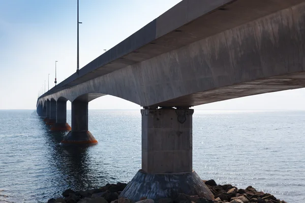 Puente de la Confederación a través del estrecho de Northumberland — Foto de Stock