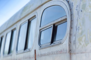 Terk edilmiş bir Van kapalı windows 