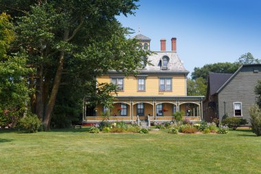 Beaconsfield berrak gökyüzü karşı tarihi bir ev