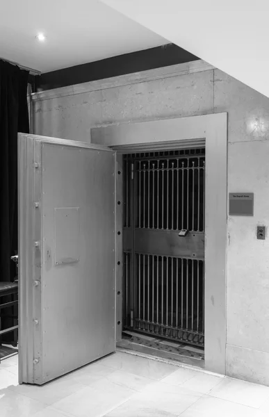 Bank vault with open door — Stock Photo, Image