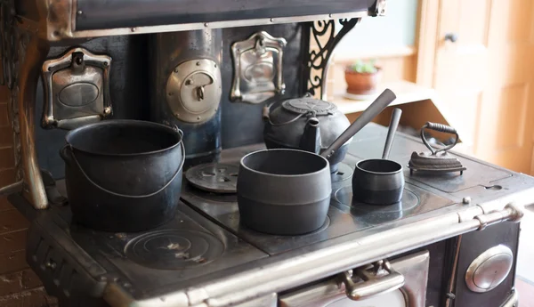 Ustensiles de cuisine dans le musée de la maison historique — Photo