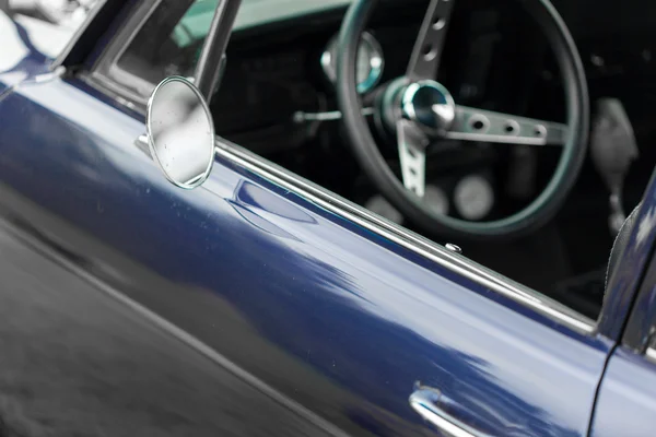 Wing mirror of a blue vintage car — Stock Photo, Image