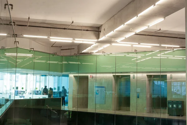 Sala de salidas en el aeropuerto —  Fotos de Stock