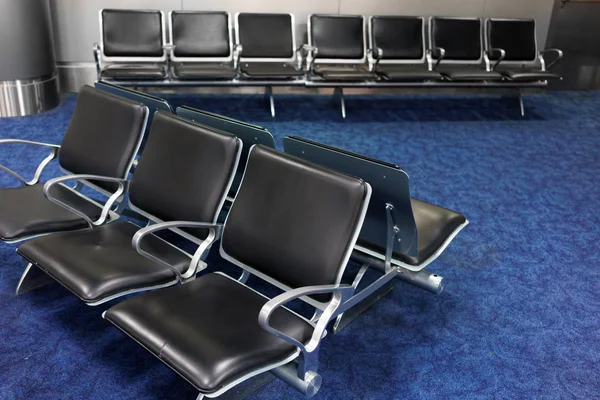 Lege stoelen op de luchthaven — Stockfoto