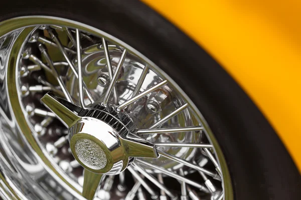 Spoke wheel of a classic vintage car — Stock Photo, Image