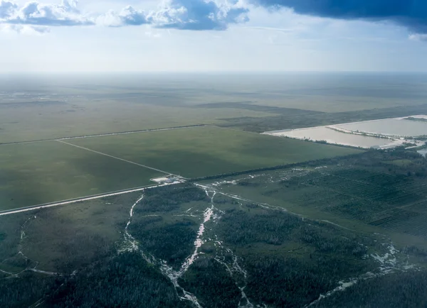 Landschap tegen bewolkte lucht — Stockfoto