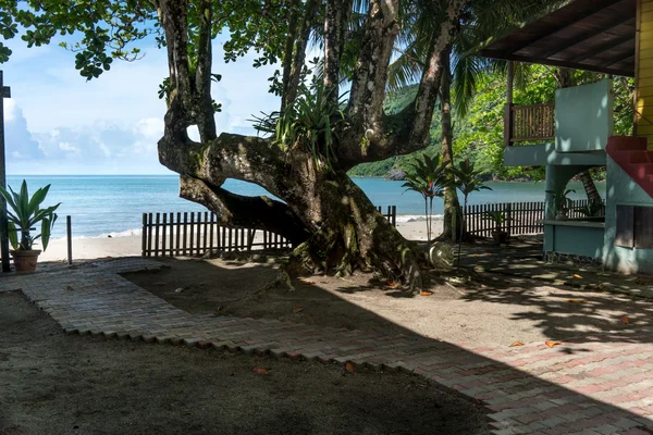 Complejo turístico a orillas del mar —  Fotos de Stock