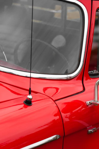 Antena de coche de un coche rojo — Foto de Stock