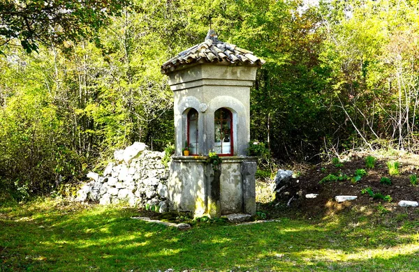 Old Ruined Chapel Deep Forest Hiking Trail Seven Waterfalls Croatian — Stock Photo, Image