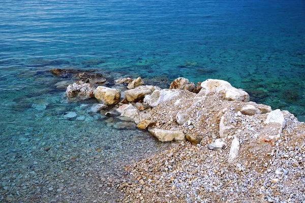 Stone Reef Pebbles Immersed Clear Blue Sea Water — Stock Photo, Image