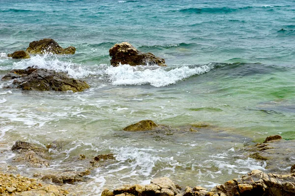 Rocky Sea Shore Windy Day Dynamic Motion Waves Lapping Pebble — Stock Photo, Image