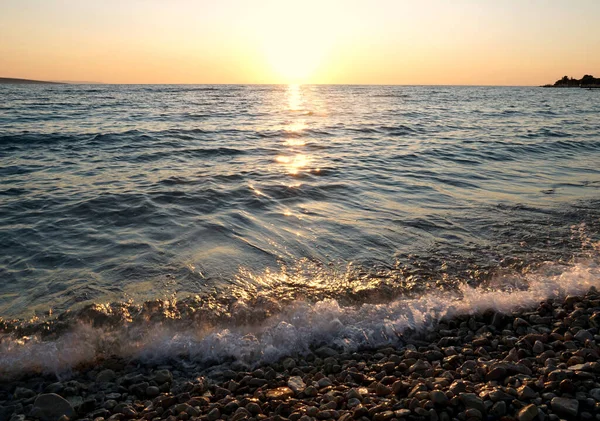 Seascape Beautiful Sunset Flooding Sea Water Pebble Beach — Stock Photo, Image