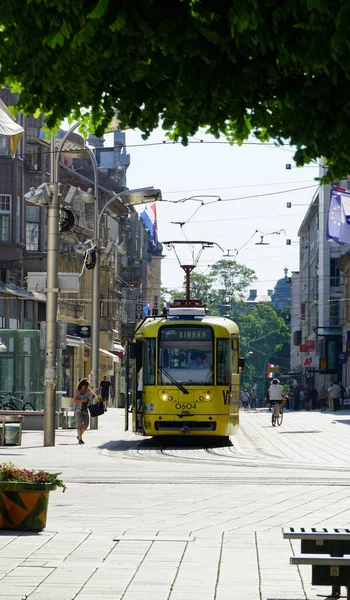 Osijek Croacia Agosto 2021 Tranvía Amarillo Calle Esperando Que Los — Foto de Stock