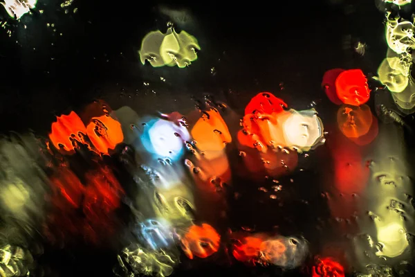 Natürliches Bokeh Der Scheinwerfer Von Autos Stadtverkehr Bei Regen — Stockfoto