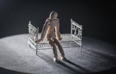 Umutsuzluk içindeki bir insanın metaforik hayatı