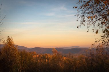 Sonbahar Karpat Dağları 'nın manzarası