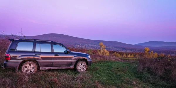 Suv Travels Autumn Carpathians — Stock Photo, Image