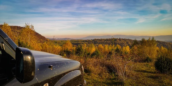 Suv Travels Autumn Carpathians — Stock Photo, Image