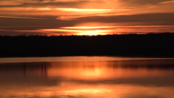 Gölde Güzel Kış Günbatımı — Stok video