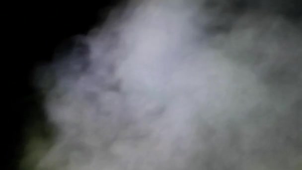 夜の空気中の濃い煙 — ストック動画