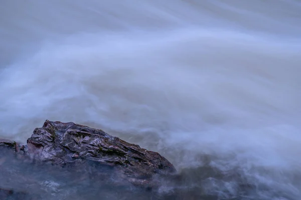 Rio Montanha Pleno Fluxo Nas Montanhas Cárpatas — Fotografia de Stock