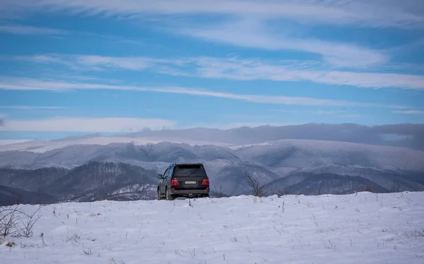 Suv Travels Winter Carpathians — Stock Photo, Image