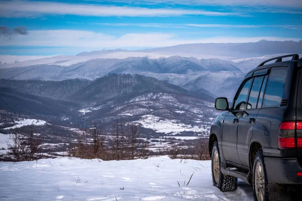 Suv Travels Winter Carpathians — Stock Photo, Image