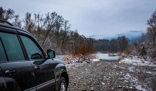 Suv Travels Winter Carpathians — Stock Photo, Image