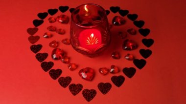 Şenlik dekorunda mum ateşi