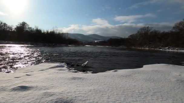 Bir Dağ Nehrinde Kış Günbatımının Zaman Aşımı — Stok video