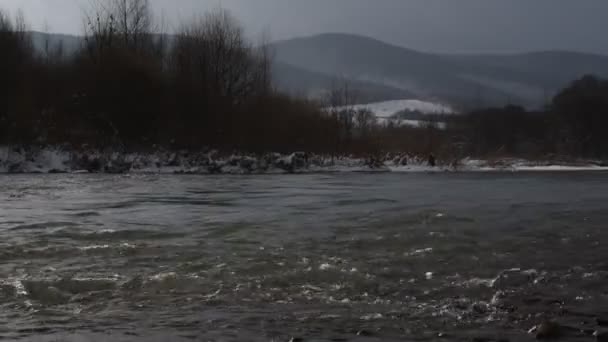 Kış Manzarası Dağ Nehri Güneşli Bir Gün — Stok video
