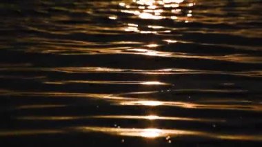 Gölde güzel bir bahar günbatımı