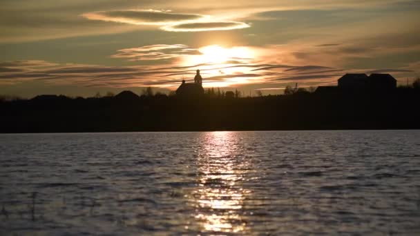 Prachtige Lente Zonsondergang Het Meer — Stockvideo