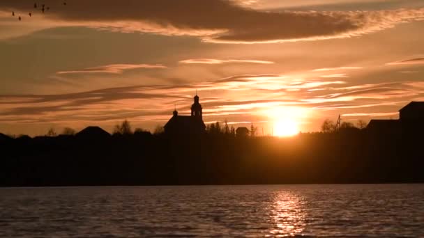 Beau Coucher Soleil Printanier Sur Lac — Video