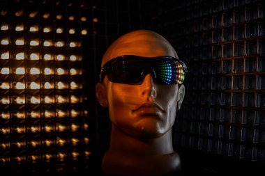 Fütürist arka planda insan kafası silueti