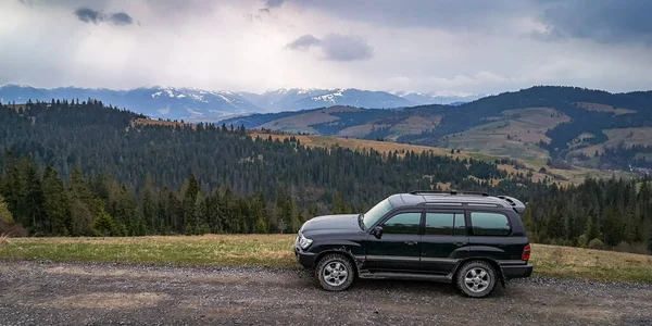 Suv Viaja Primavera Las Montañas Cárpatos —  Fotos de Stock