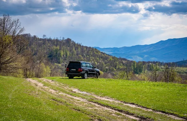 Весняний Пейзаж Карпатських Гір Позашляховиком — стокове фото