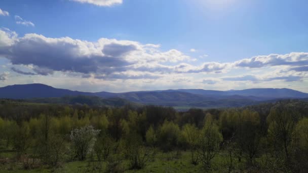 Panorama Del Paisaje Primaveral Del Pueblo Valle Las Montañas Cárpatas — Vídeos de Stock