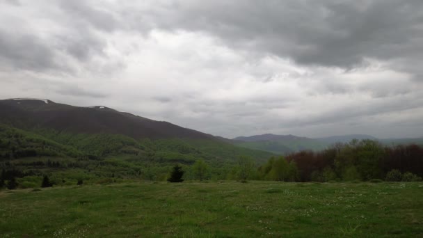 Zeitraffer Der Frühlingslandschaft Den Karpaten Regen — Stockvideo