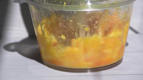 Elektromos Aprító Összetöri Narancs — Stock videók