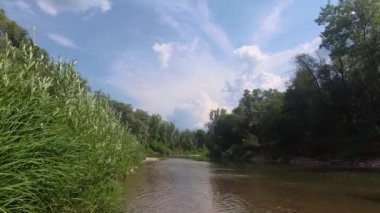 Fırtınadan önce bir dağ nehri