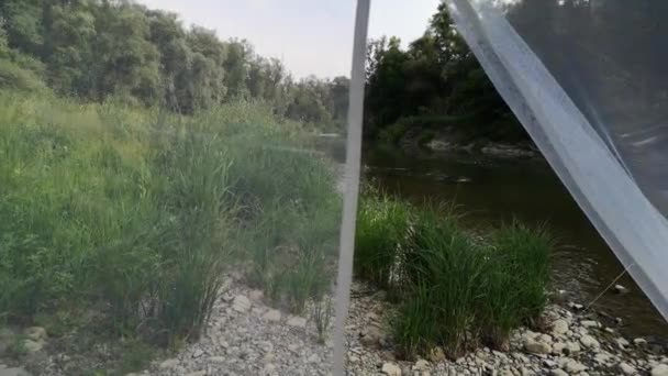 从帐篷看夏之河山景 — 图库视频影像