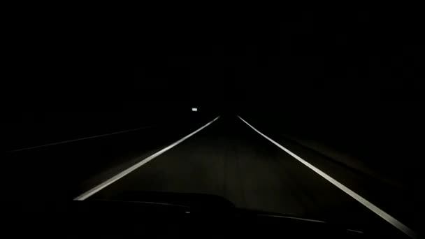 Vus Conduisant Sur Une Route Nuit Dans Une Zone Montagneuse — Video