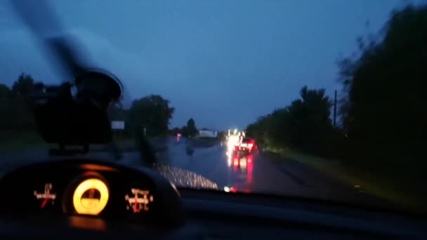 Nachts Starkes Gewitter Mit Blitz Durch Die Scheibe Eines Geländewagens — Stockvideo