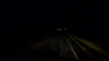 Cipin camından içeri yıldırım düşen güçlü bir fırtına var.