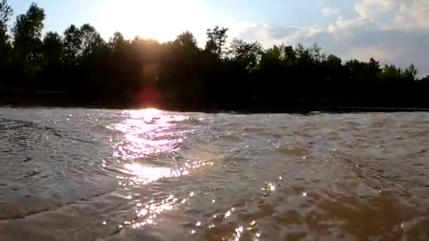 Splashing Rays Sun Mountain River — Stok video