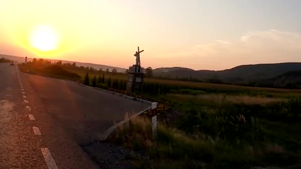 Adoración Cruzada Por Carretera Hora Del Atardecer — Vídeos de Stock