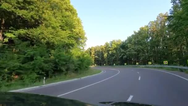 Terepjáró Naplemente Órájában Utazik Autópályán Hegyekben — Stock videók