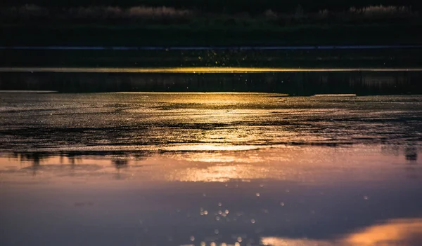 Wieczorny Krajobraz Letniego Jeziora Zachodzie Słońca — Zdjęcie stockowe