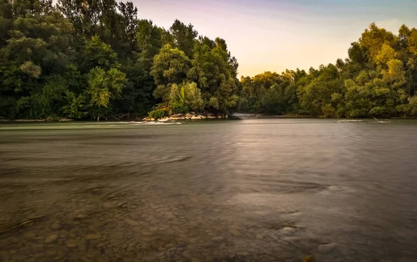 Paisaje Río Montaña Que Fluye Una Noche Verano — Foto de Stock